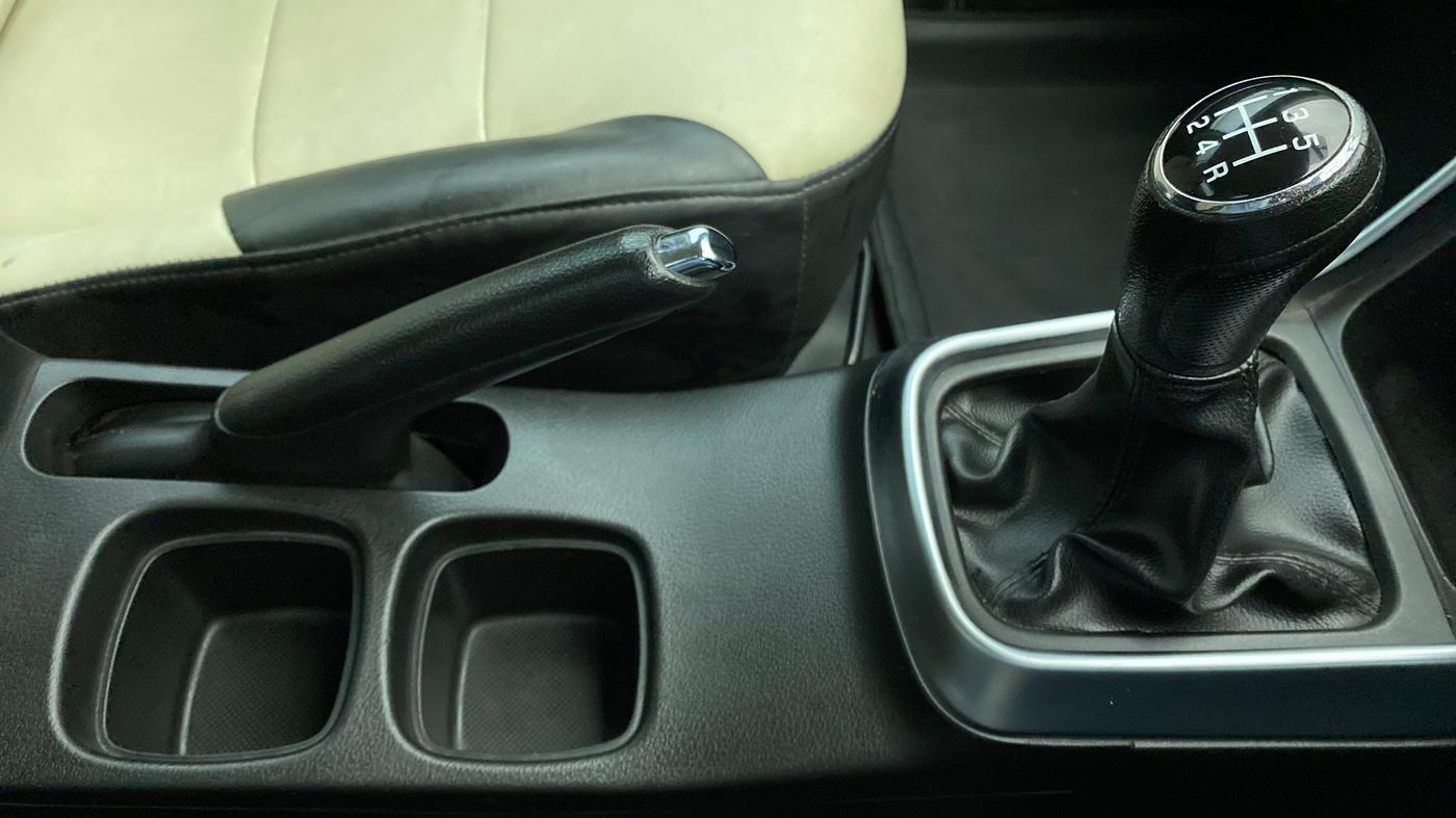 2017 Maruti S Cross ZETA SHVS, Diesel, Manual, 63,241 km, Gear Lever