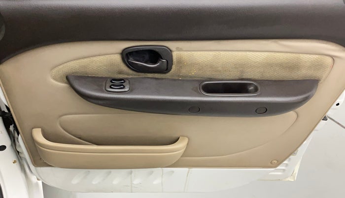 2014 Hyundai Santro Xing GLS PLUS AUDIO, CNG, Manual, 1,09,048 km, Driver Side Door Panels Control