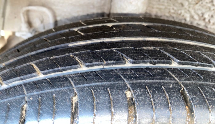 2014 Hyundai Xcent S 1.2, Petrol, Manual, 76,933 km, Right Rear Tyre Tread