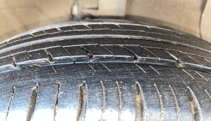 2014 Hyundai Xcent S 1.2, Petrol, Manual, 76,933 km, Right Front Tyre Tread