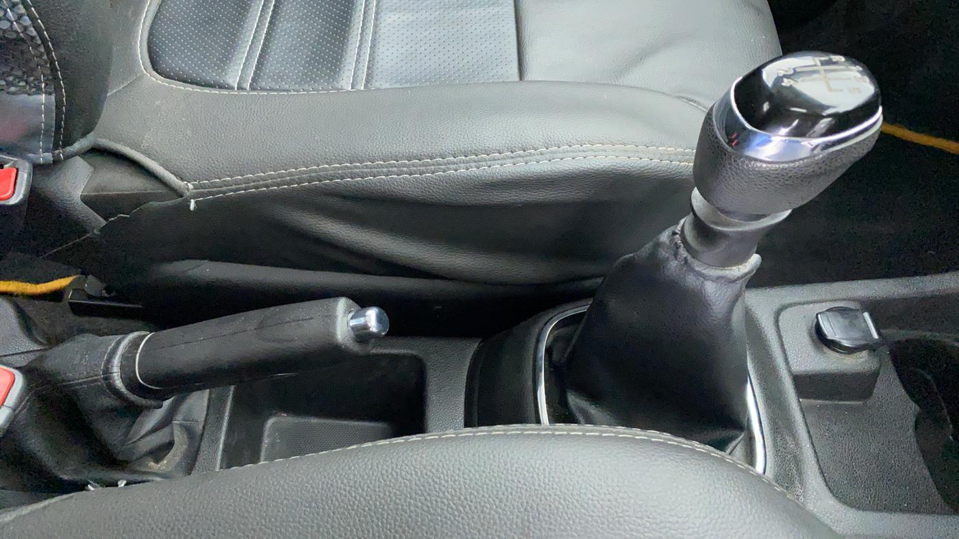2019 Renault Kwid 1.0 RXT Opt, Petrol, Manual, 14,246 km, Gear Lever