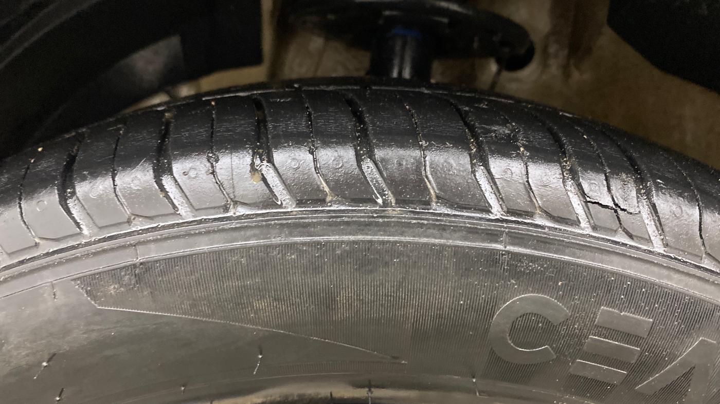 2022 Maruti XL6 ZETA MT, Petrol, Manual, 1,05,437 km, Left Front Tyre Tread