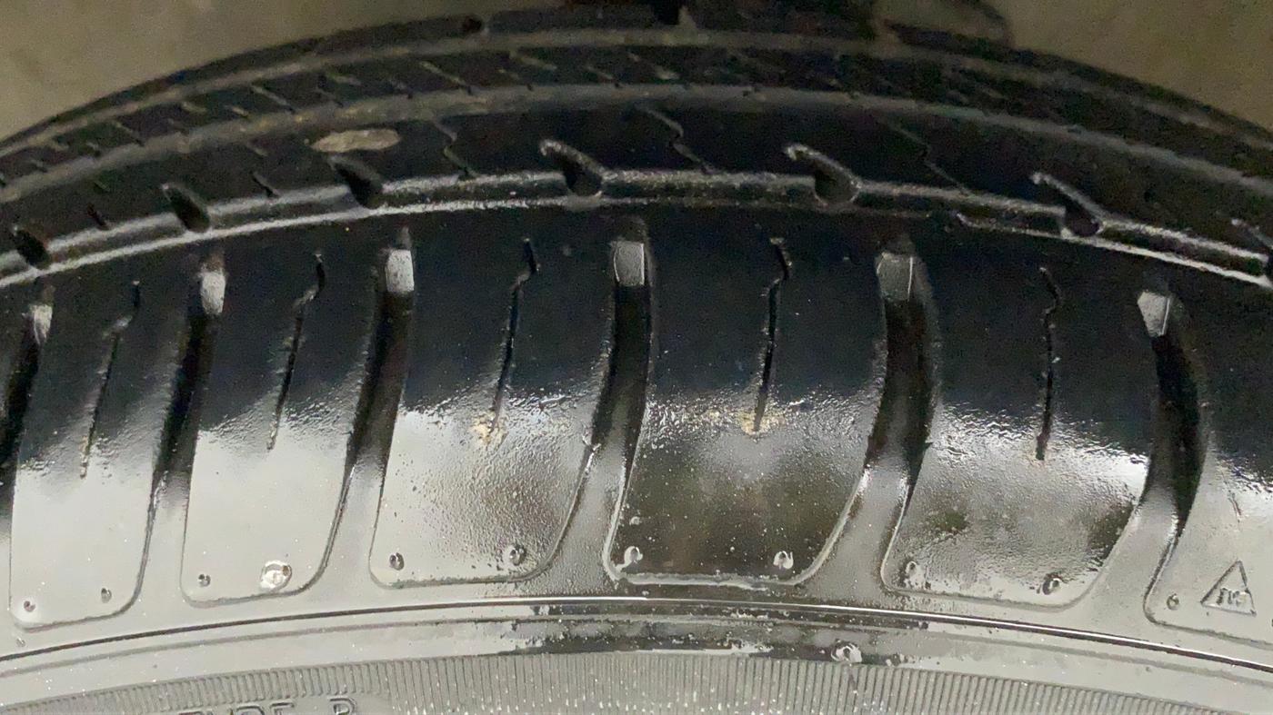 2011 Maruti Swift Dzire LXI, Petrol, Manual, 72,271 km, Left Front Tyre Tread
