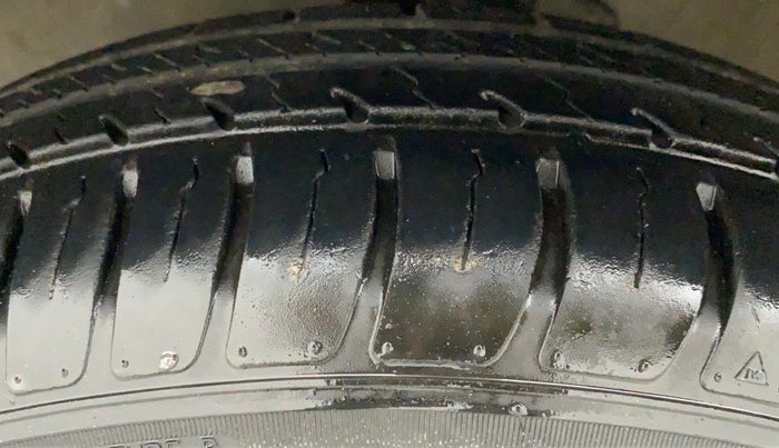 2011 Maruti Swift Dzire LXI, Petrol, Manual, 72,271 km, Left Front Tyre Tread