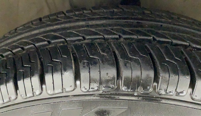 2011 Maruti Swift Dzire LXI, Petrol, Manual, 72,271 km, Right Front Tyre Tread