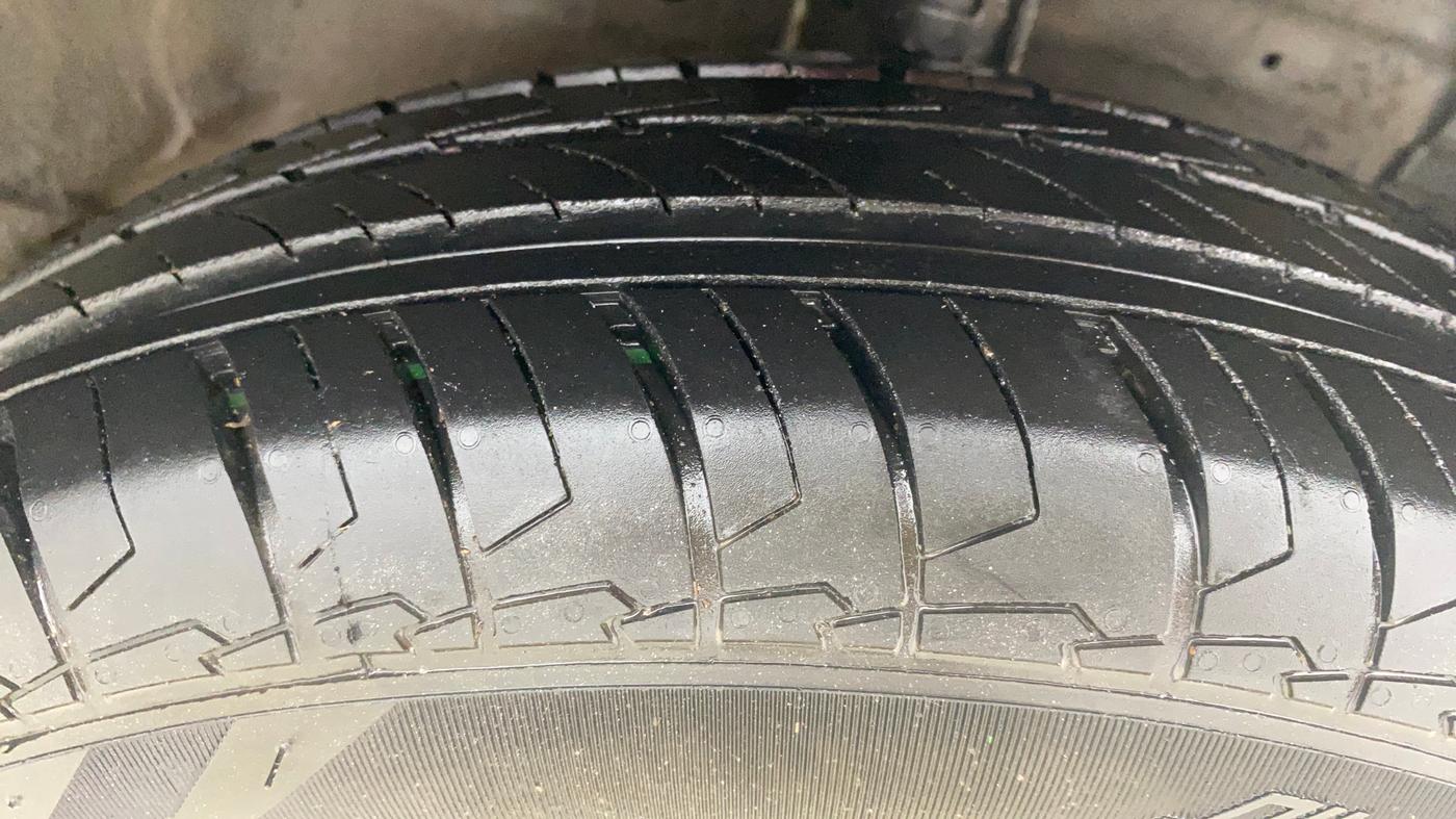 2016 Maruti Swift Dzire LXI (O), Petrol, Manual, 72,457 km, Right Front Tyre Tread