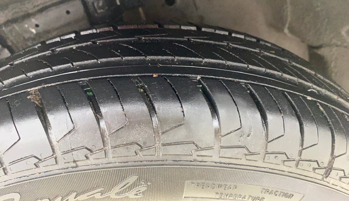 2016 Maruti Swift Dzire LXI (O), Petrol, Manual, 72,457 km, Left Front Tyre Tread