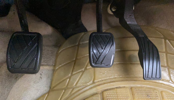 2016 Maruti Swift Dzire LXI (O), Petrol, Manual, 72,457 km, Pedals