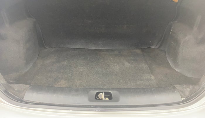 2016 Maruti Swift Dzire LXI (O), Petrol, Manual, 72,457 km, Boot Inside