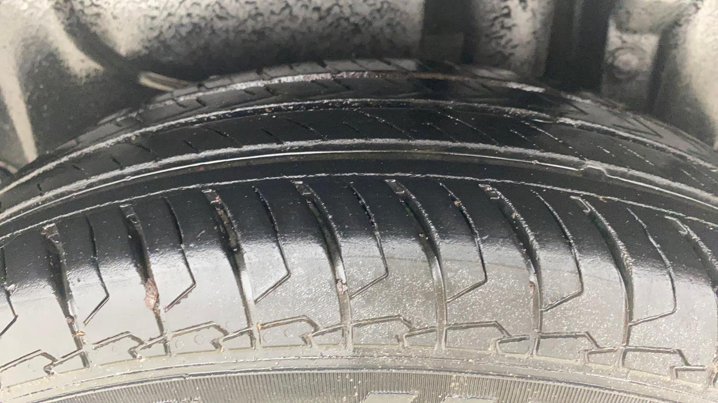 2016 Maruti Swift Dzire LXI (O), Petrol, Manual, 72,457 km, Left Rear Tyre Tread