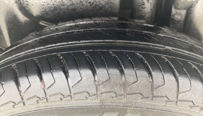 2016 Maruti Swift Dzire LXI (O), Petrol, Manual, 72,457 km, Left Rear Tyre Tread