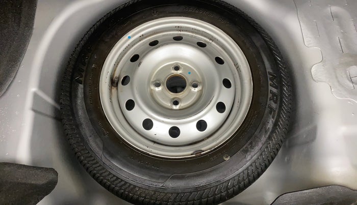 2016 Maruti Swift Dzire LXI (O), Petrol, Manual, 72,457 km, Spare Tyre