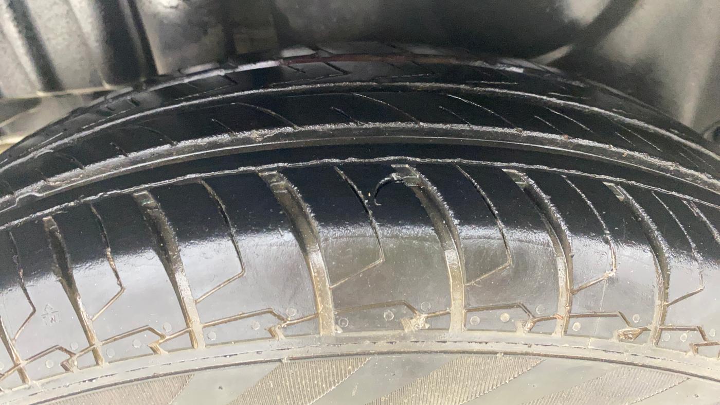 2016 Maruti Swift Dzire LXI (O), Petrol, Manual, 72,457 km, Right Rear Tyre Tread