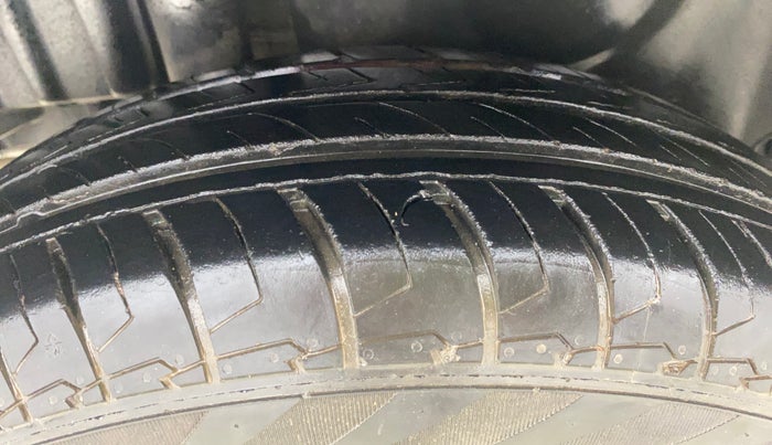 2016 Maruti Swift Dzire LXI (O), Petrol, Manual, 72,457 km, Right Rear Tyre Tread