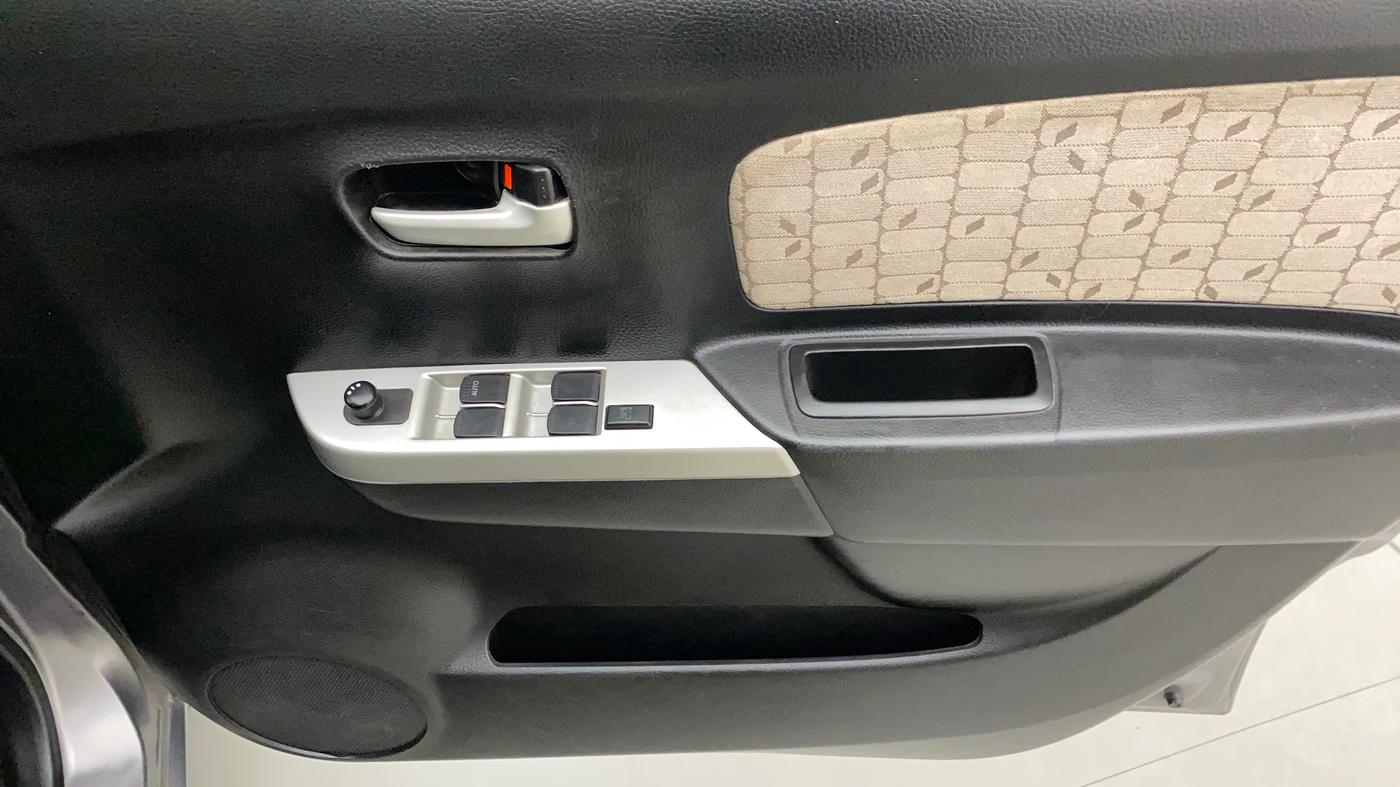 2014 Maruti Wagon R 1.0 VXI, Petrol, Manual, 84,516 km, Driver Side Door Panels Control