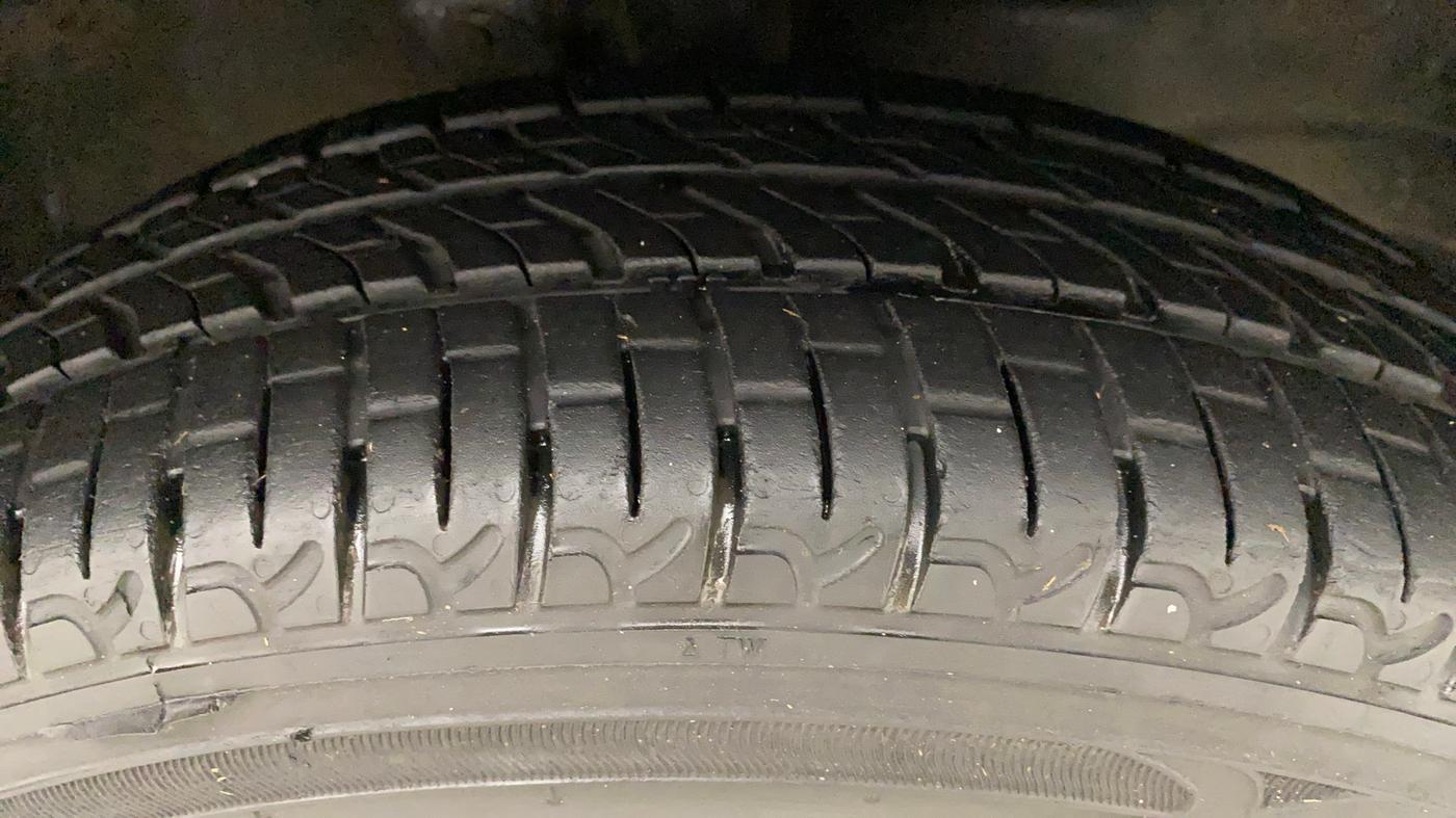 2014 Maruti Wagon R 1.0 VXI, Petrol, Manual, 84,516 km, Right Front Tyre Tread