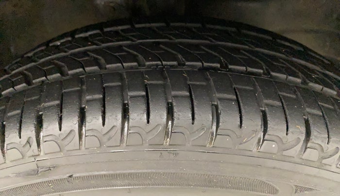 2014 Maruti Wagon R 1.0 VXI, Petrol, Manual, 84,516 km, Right Front Tyre Tread
