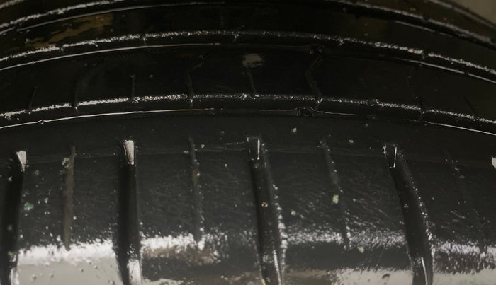 2017 Hyundai Elite i20 ASTA 1.2, Petrol, Manual, 47,559 km, Right Front Tyre Tread