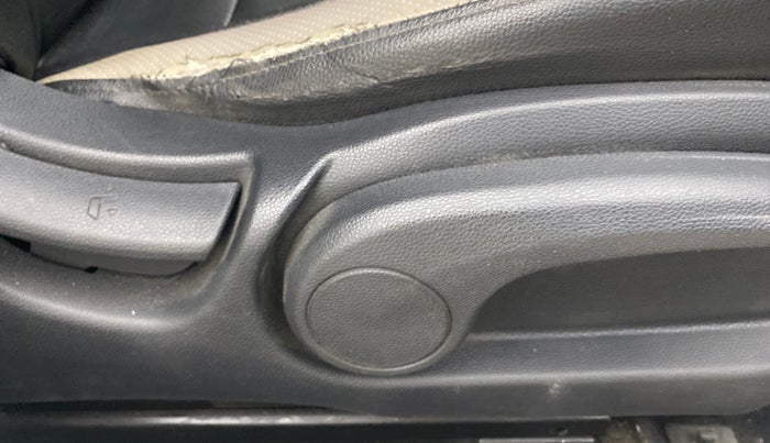 2017 Hyundai Elite i20 ASTA 1.2, Petrol, Manual, 47,559 km, Driver Side Adjustment Panel