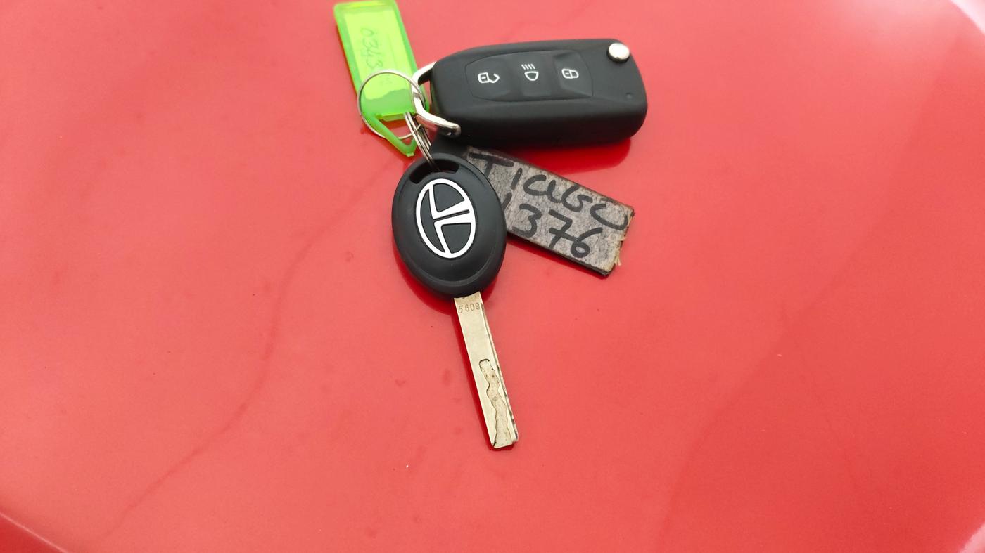 2024 Tata Tiago XTA PETROL, Petrol, Automatic, 35,199 km, Key Close Up