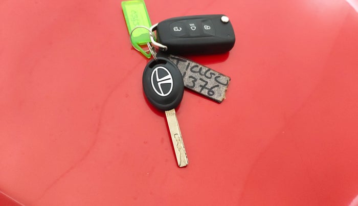 2024 Tata Tiago XTA PETROL, Petrol, Automatic, 35,199 km, Key Close Up