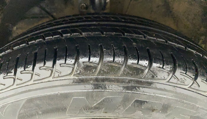 2017 Maruti Baleno DELTA PETROL 1.2, Petrol, Manual, 27,464 km, Left Front Tyre Tread