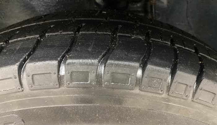 2015 Maruti Alto 800 LXI, Petrol, Manual, 78,352 km, Left Front Tyre Tread