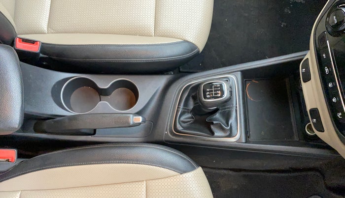 2018 Hyundai Verna 1.6 VTVT SX O, Petrol, Manual, 74,340 km, Gear Lever