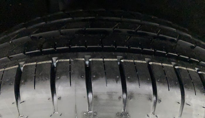 2016 Maruti Baleno ZETA PETROL 1.2, Petrol, Manual, 25,456 km, Right Rear Tyre Tread