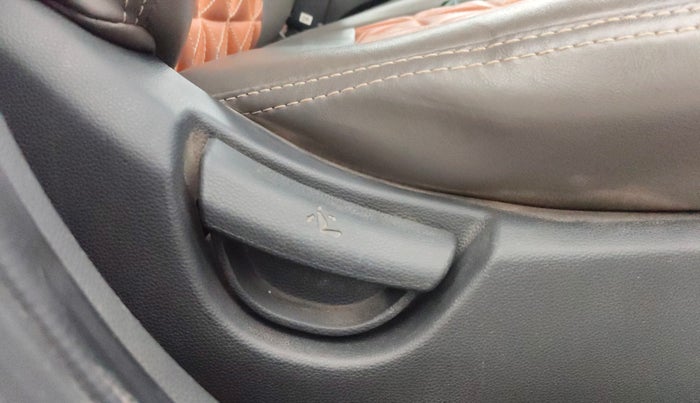 2014 Hyundai Grand i10 MAGNA 1.2 KAPPA VTVT, Petrol, Manual, 1,04,591 km, Driver Side Adjustment Panel