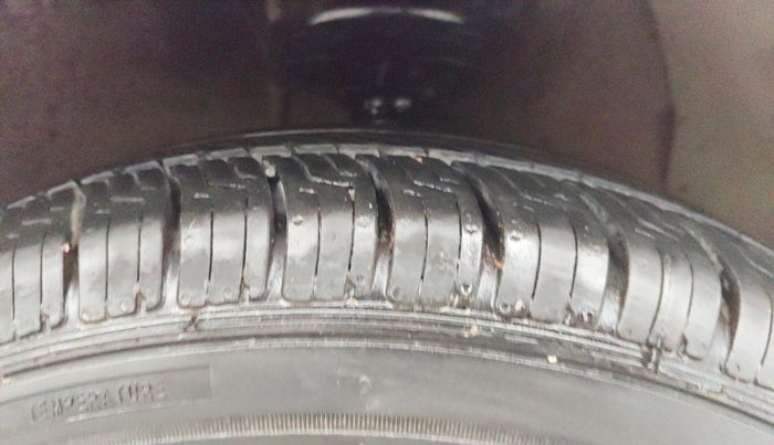 2014 Hyundai Grand i10 MAGNA 1.2 KAPPA VTVT, Petrol, Manual, 1,04,591 km, Right Front Tyre Tread