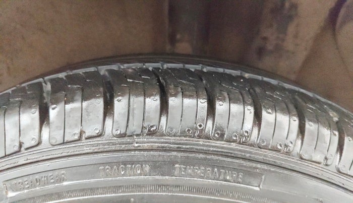 2014 Hyundai Grand i10 MAGNA 1.2 KAPPA VTVT, Petrol, Manual, 1,04,591 km, Left Rear Tyre Tread