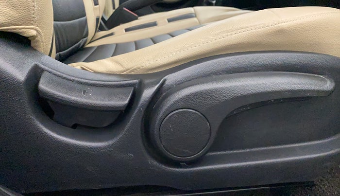 2016 Hyundai Elite i20 ASTA 1.2, Petrol, Manual, 82,901 km, Driver Side Adjustment Panel