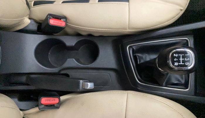 2016 Hyundai Elite i20 ASTA 1.2, Petrol, Manual, 82,901 km, Gear Lever