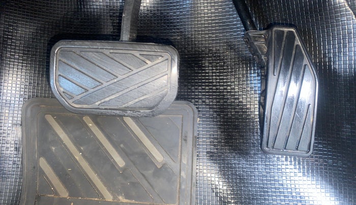 2022 Maruti Swift ZXI PLUS AMT DUAL TONE, Petrol, Automatic, 45,137 km, Pedals