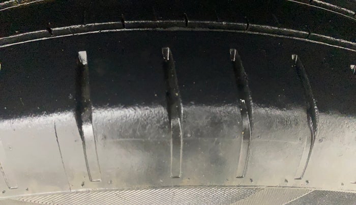 2022 Maruti Swift ZXI PLUS AMT DUAL TONE, Petrol, Automatic, 45,137 km, Left Rear Tyre Tread