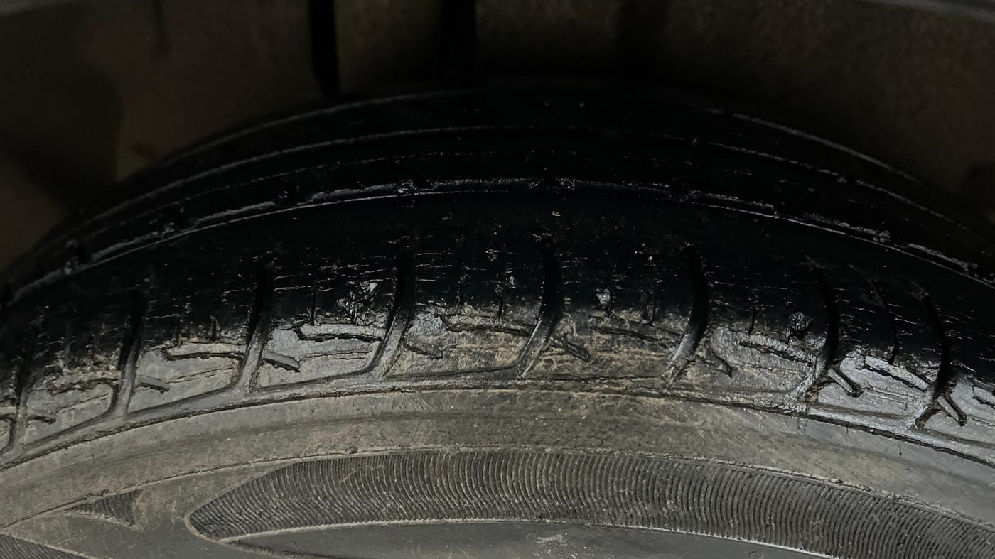 2018 Maruti Ertiga ZXI+, Petrol, Manual, 50,714 km, Right Rear Tyre Tread