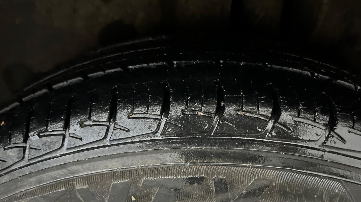 2018 Maruti Ertiga ZXI+, Petrol, Manual, 50,714 km, Left Rear Tyre Tread