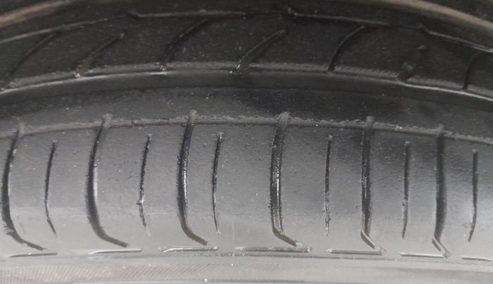 2015 Hyundai Elite i20 SPORTZ 1.2 (O), Petrol, Manual, 99,365 km, Left Front Tyre Tread