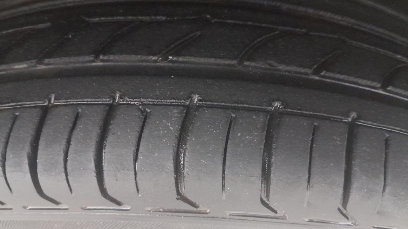 2015 Hyundai Elite i20 SPORTZ 1.2 (O), Petrol, Manual, 99,365 km, Right Front Tyre Tread