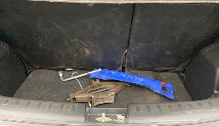 2014 Maruti Swift VXI, Petrol, Manual, 19,993 km, Boot Inside