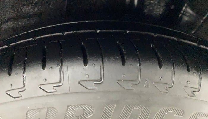 2014 Hyundai Xcent SX 1.2 (O), Petrol, Manual, 43,037 km, Right Rear Tyre Tread