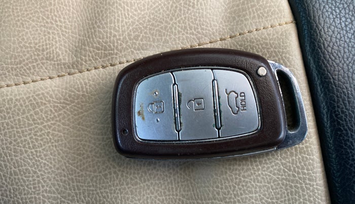 2016 Hyundai Creta SX PLUS 1.6 PETROL, Petrol, Manual, 1,32,816 km, Key Close Up