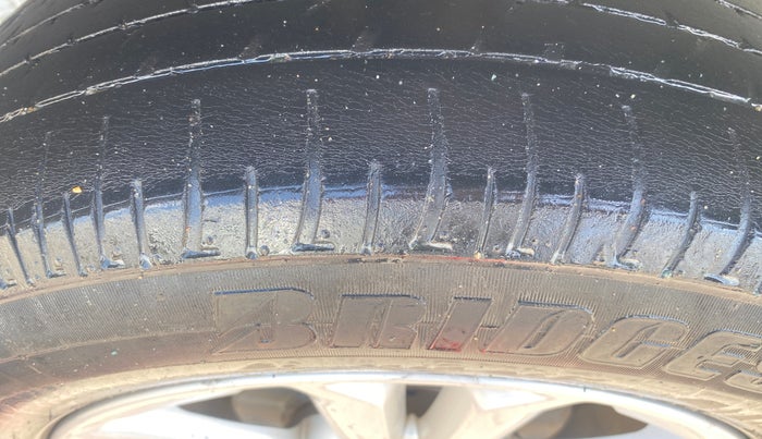 2016 Hyundai Creta SX PLUS 1.6 PETROL, Petrol, Manual, 1,32,816 km, Right Rear Tyre Tread