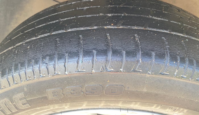 2016 Hyundai Creta SX PLUS 1.6 PETROL, Petrol, Manual, 1,32,816 km, Left Front Tyre Tread