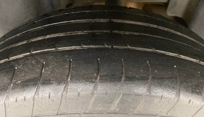 2018 Renault Captur RXE diesel (MT), Diesel, Manual, 40,592 km, Left Rear Tyre Tread