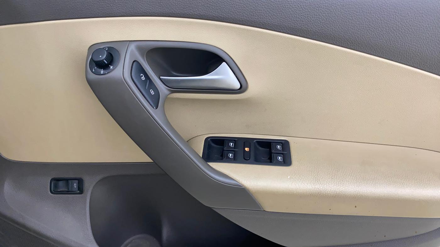 2017 Volkswagen Vento 1.2 TSI HIGHLINE PLUS AT, Petrol, Automatic, 57,573 km, Driver Side Door Panels Control