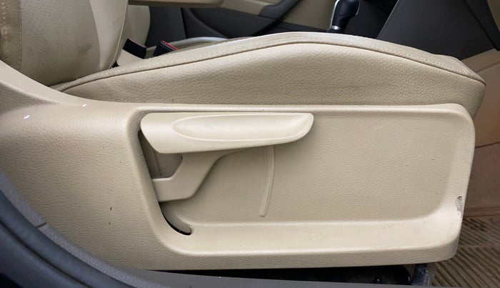 2017 Volkswagen Vento 1.2 TSI HIGHLINE PLUS AT, Petrol, Automatic, 57,727 km, Driver Side Adjustment Panel