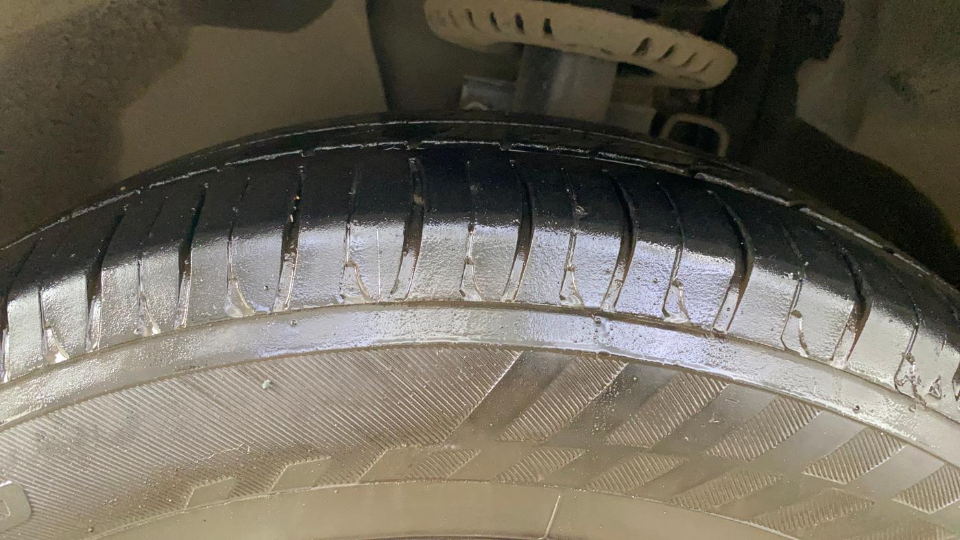 2017 Volkswagen Vento 1.2 TSI HIGHLINE PLUS AT, Petrol, Automatic, 57,573 km, Left Front Tyre Tread