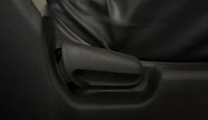 2015 Maruti Wagon R 1.0 LXI, Petrol, Manual, 40,726 km, Driver Side Adjustment Panel